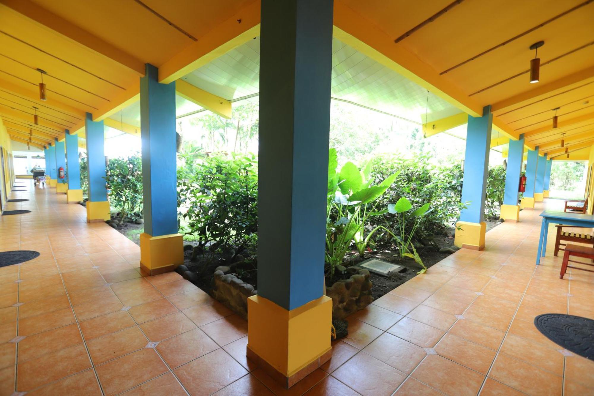 Las Lajas Beach Resort Exteriör bild
