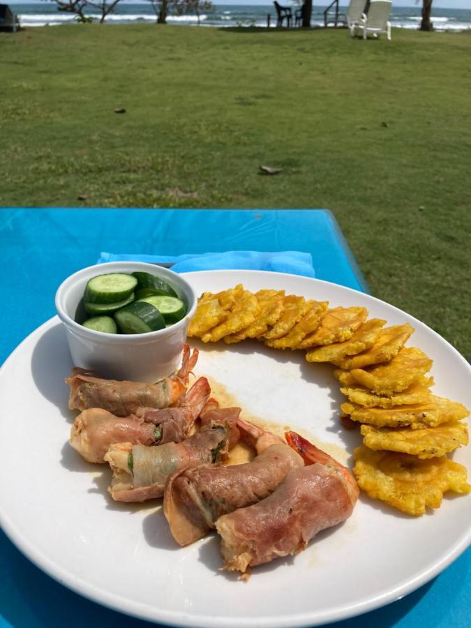 Las Lajas Beach Resort Exteriör bild