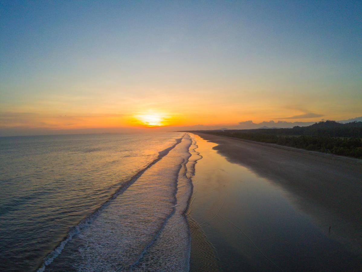 Las Lajas Beach Resort Exteriör bild
